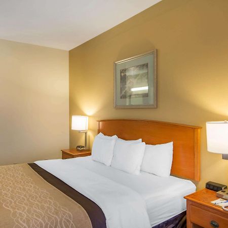 Quality Inn & Suites Midamerica Industrial Park Area Pryor Creek Eksteriør billede