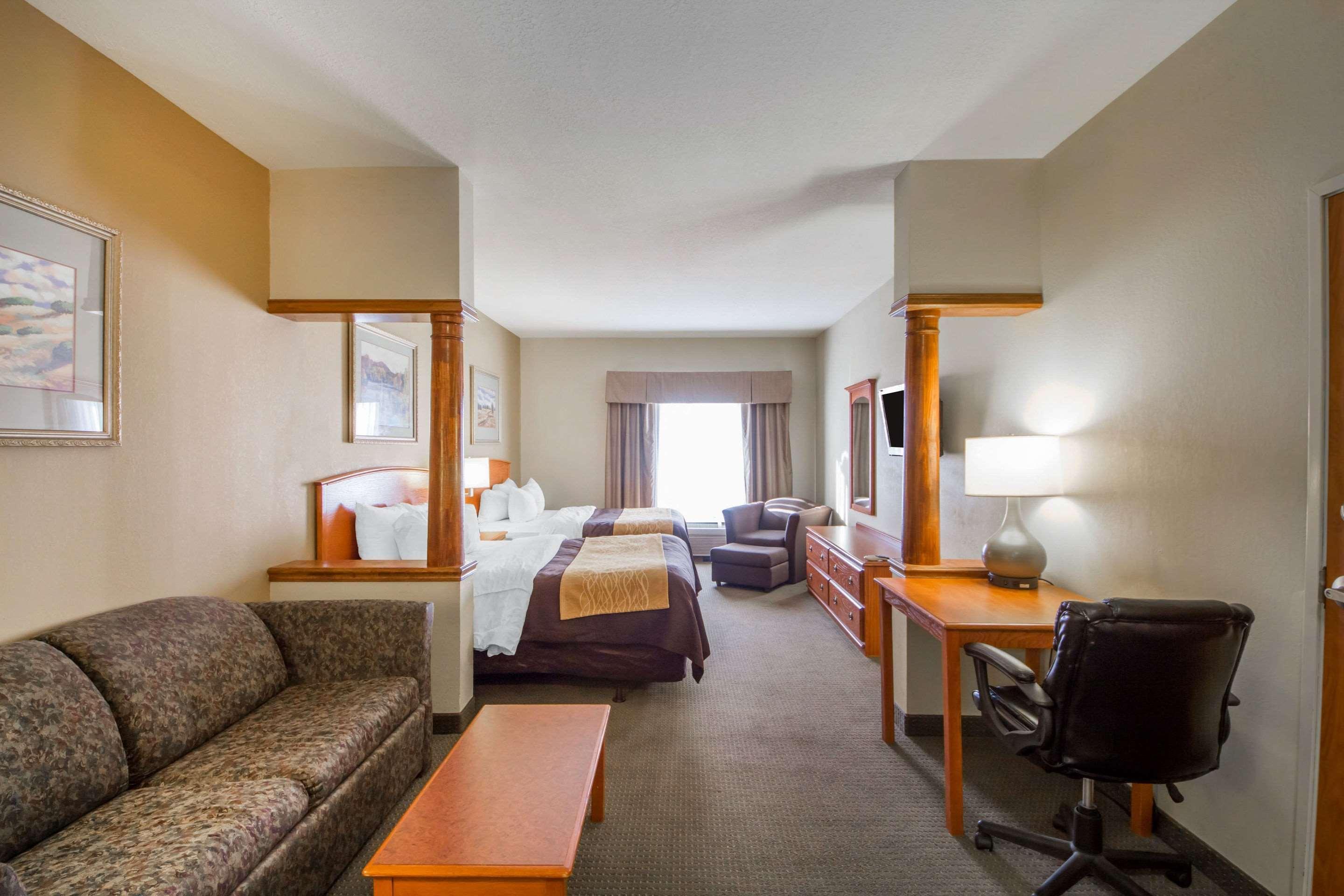 Quality Inn & Suites Midamerica Industrial Park Area Pryor Creek Eksteriør billede
